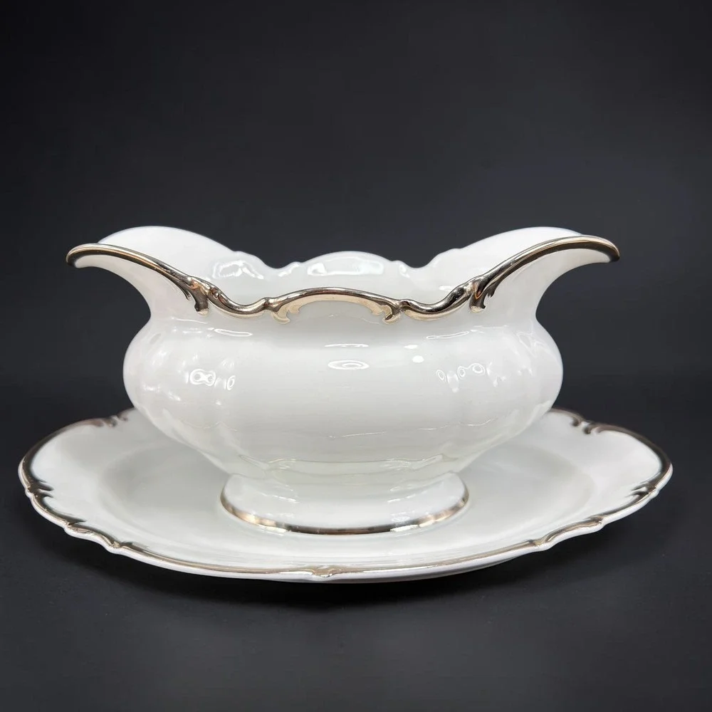 Hutschenreuther Selb Bavaria Pasco The Revere Gravy Boat Platinum Trim 8045 VTG